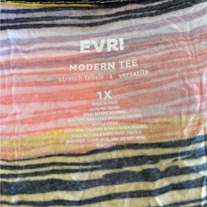 Evri size 1X top, scrunched up is the look.